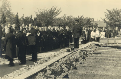 501124 Afbeelding van de begrafenisplechtigheid van gesneuvelde leden van de B.S. (Binnenlandse Strijdkrachten) op de ...